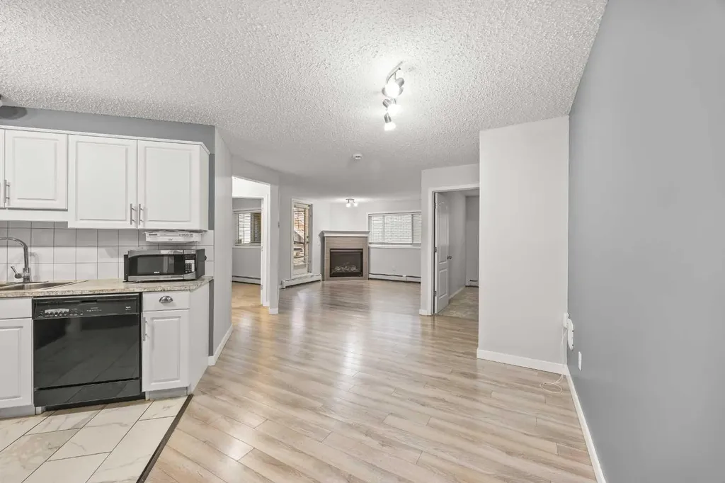 10 Sierra Morena Mews SW Calgary AB T3H 3K5