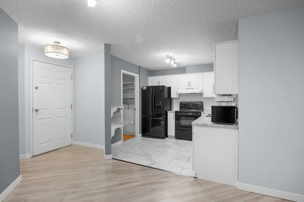 10 Sierra Morena Mews SW Calgary AB T3H 3K5