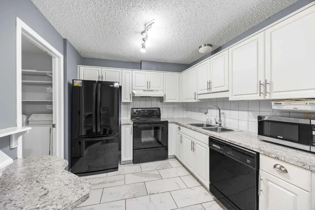 10 Sierra Morena Mews SW Calgary AB T3H 3K5