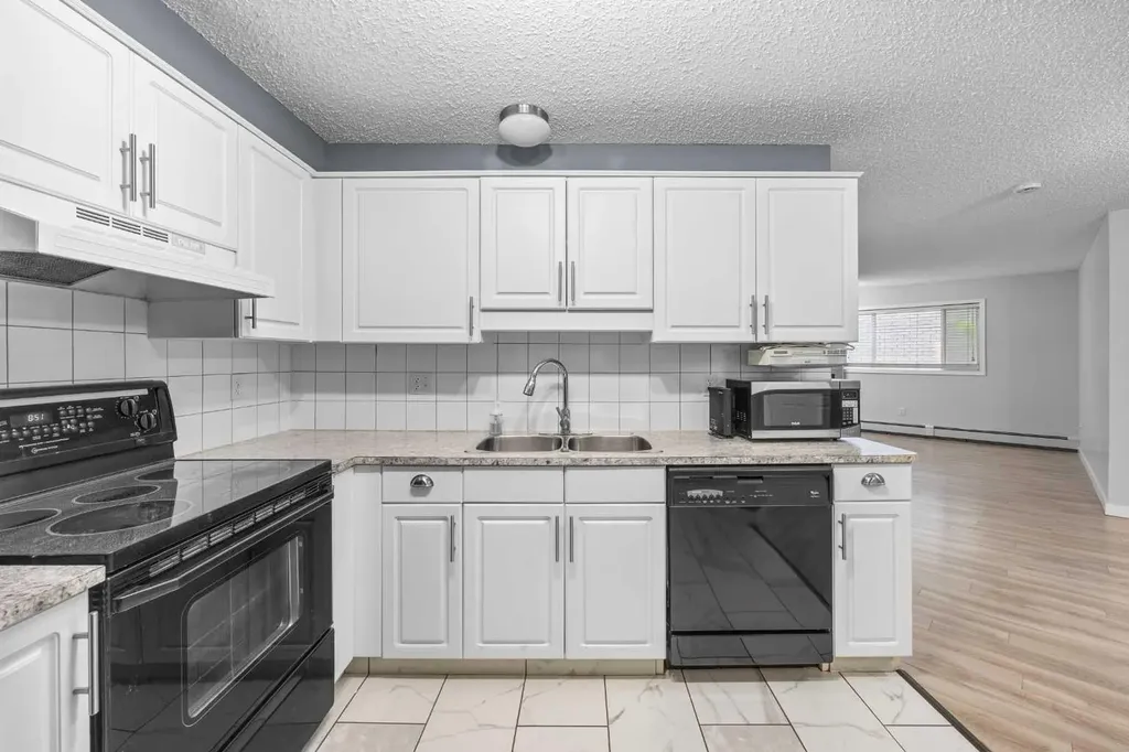 10 Sierra Morena Mews SW Calgary AB T3H 3K5