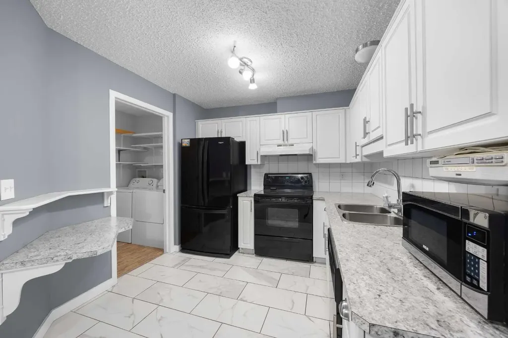 10 Sierra Morena Mews SW Calgary AB T3H 3K5