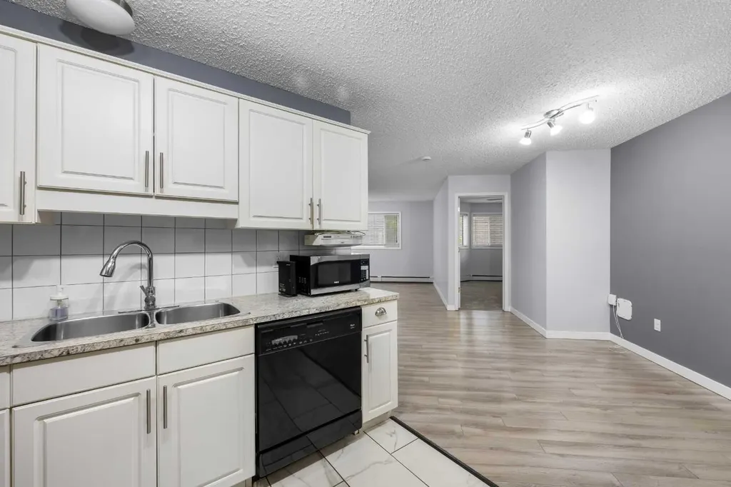 10 Sierra Morena Mews SW Calgary AB T3H 3K5