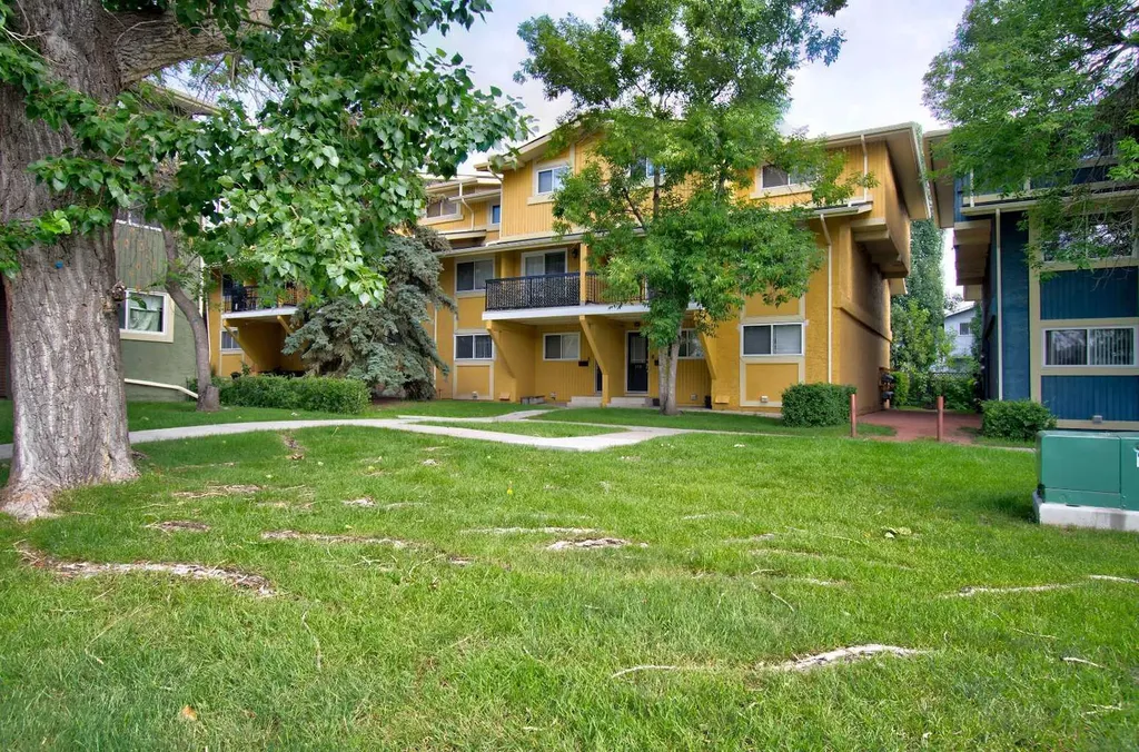 2200 Woodview Drive SW Calgary AB T2W 3N6