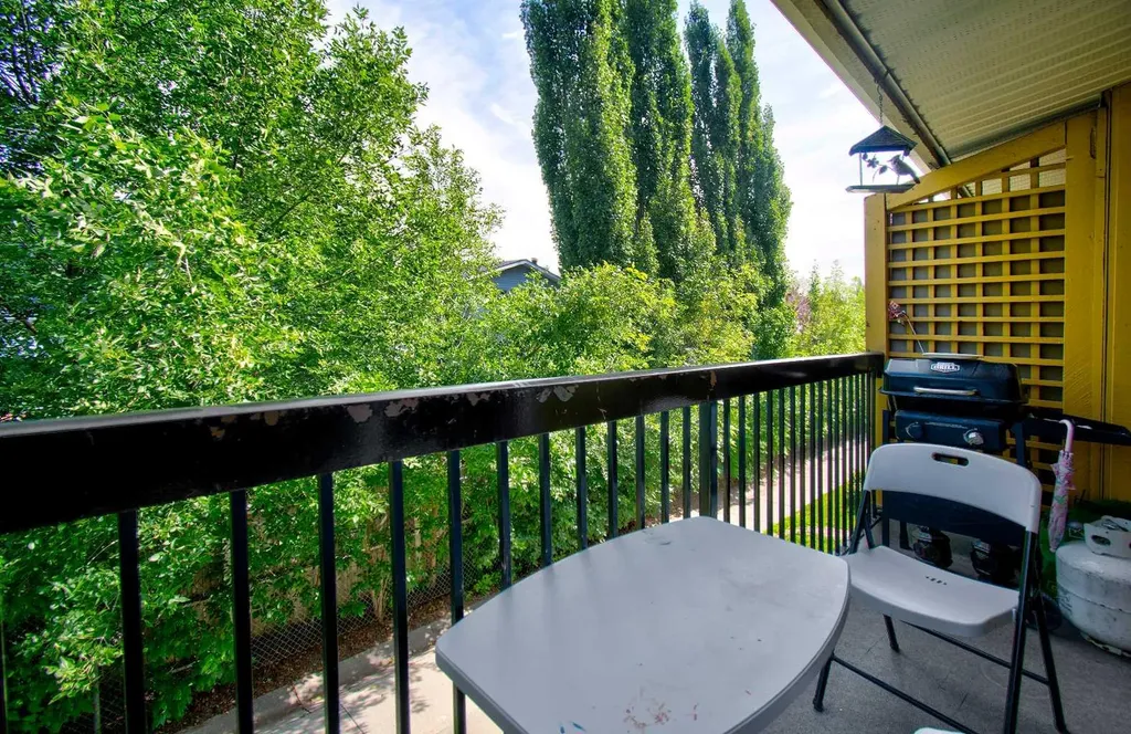 2200 Woodview Drive SW Calgary AB T2W 3N6