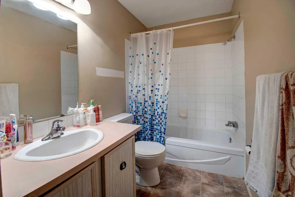 2200 Woodview Drive SW Calgary AB T2W 3N6