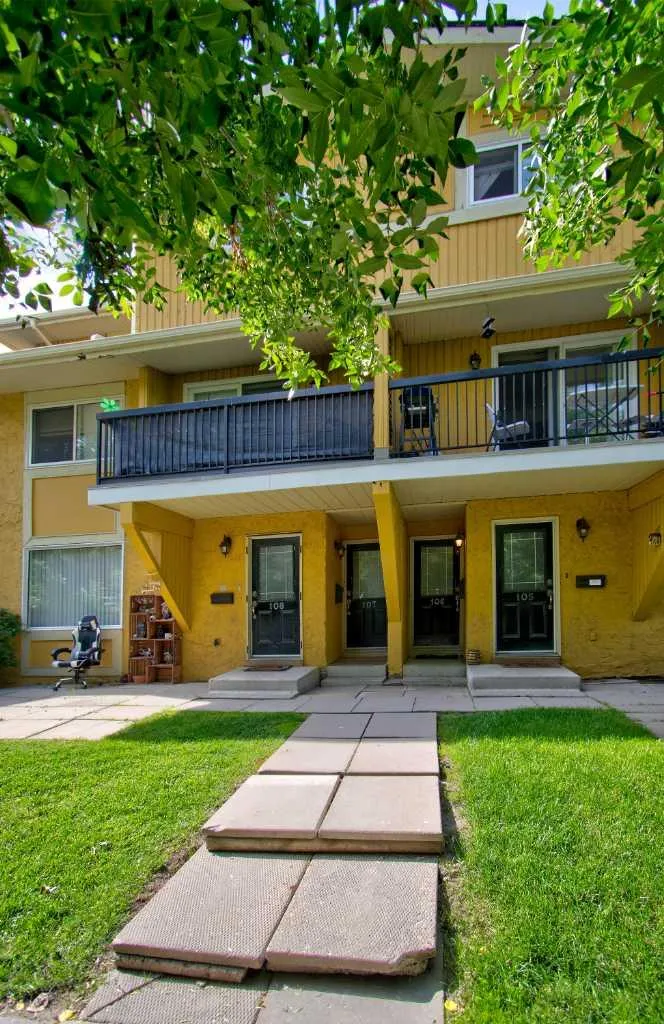 2200 Woodview Drive SW Calgary AB T2W 3N6
