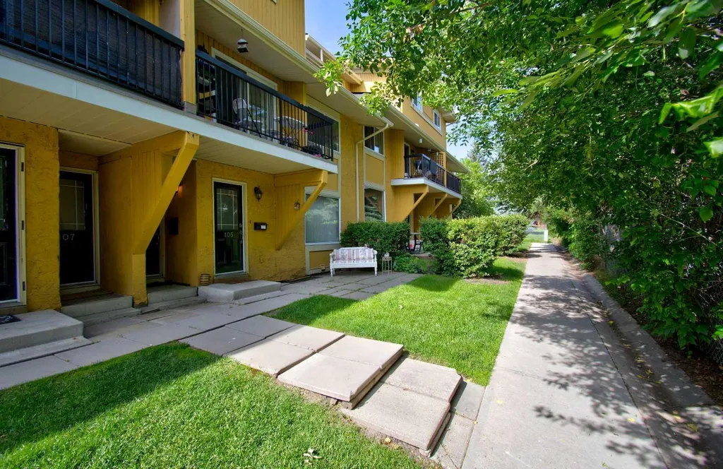 2200 Woodview Drive SW Calgary AB T2W 3N6