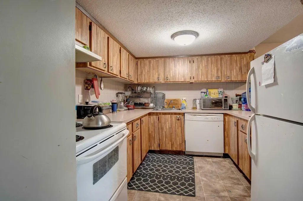 2200 Woodview Drive SW Calgary AB T2W 3N6
