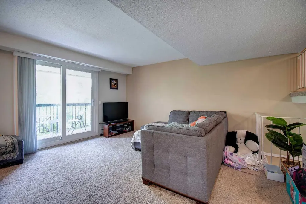 2200 Woodview Drive SW Calgary AB T2W 3N6