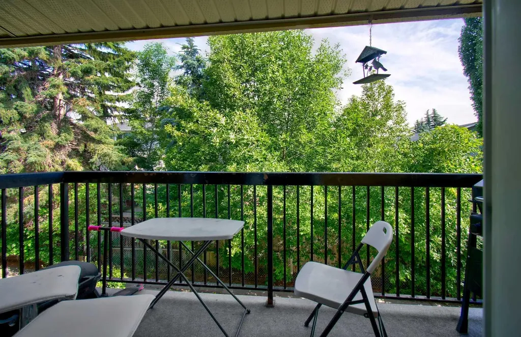 2200 Woodview Drive SW Calgary AB T2W 3N6