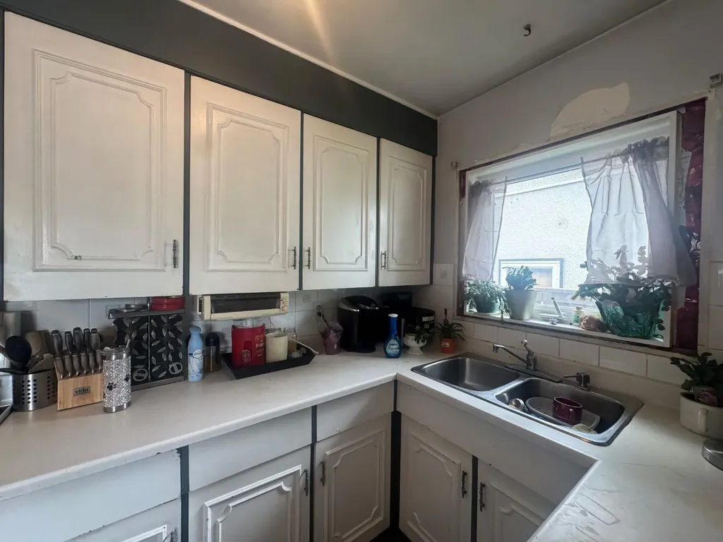 4203 106 Avenue Edmonton AB T6A 1E1