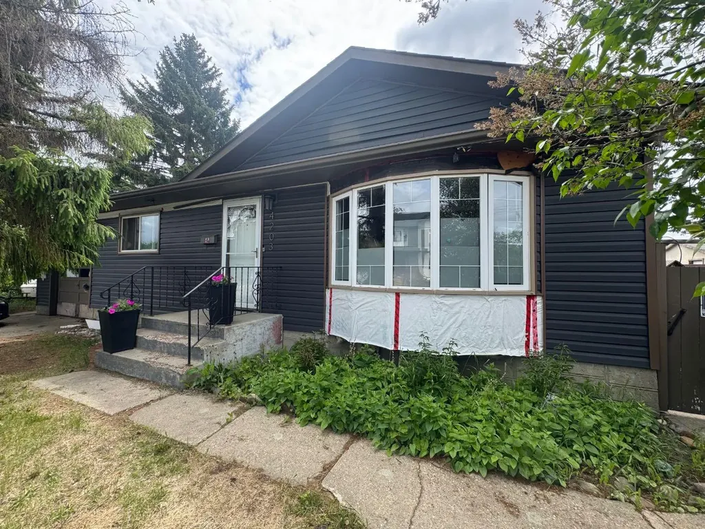 4203 106 Avenue Edmonton AB T6A 1E1