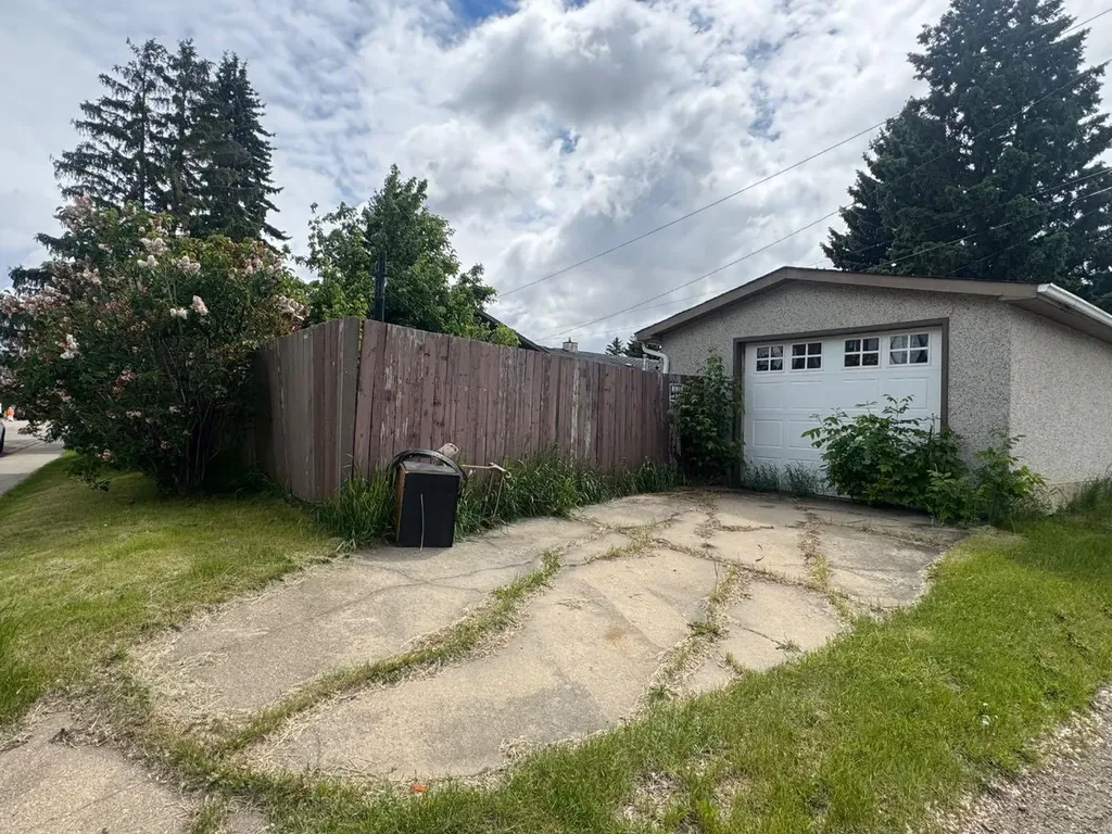 4203 106 Avenue Edmonton AB T6A 1E1