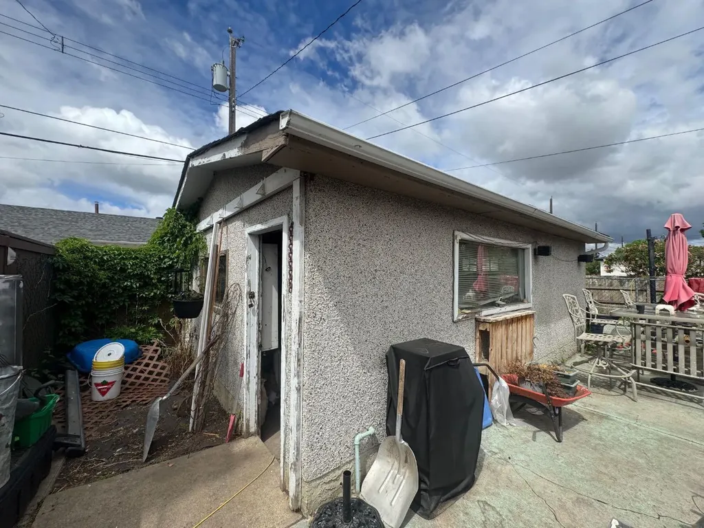 4203 106 Avenue Edmonton AB T6A 1E1