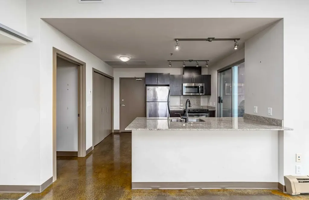135 13 Avenue SW Calgary AB T2R 0W8