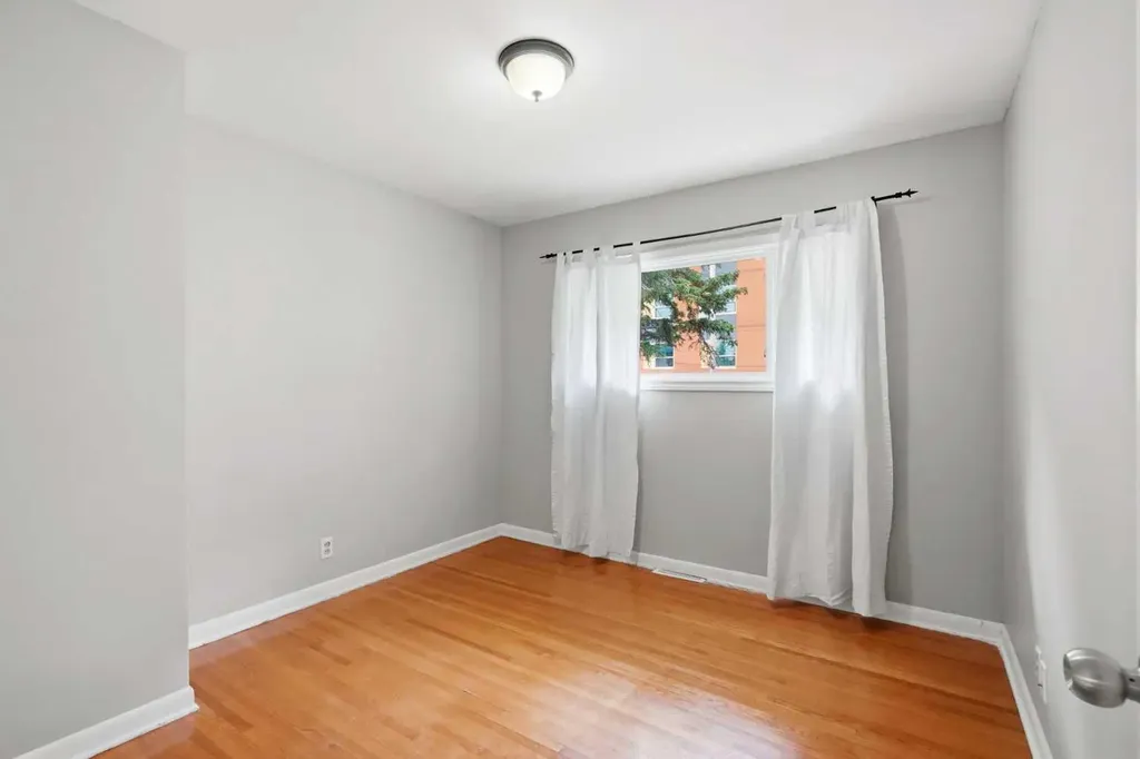 111 42 Avenue NE Calgary AB T2E 2N5