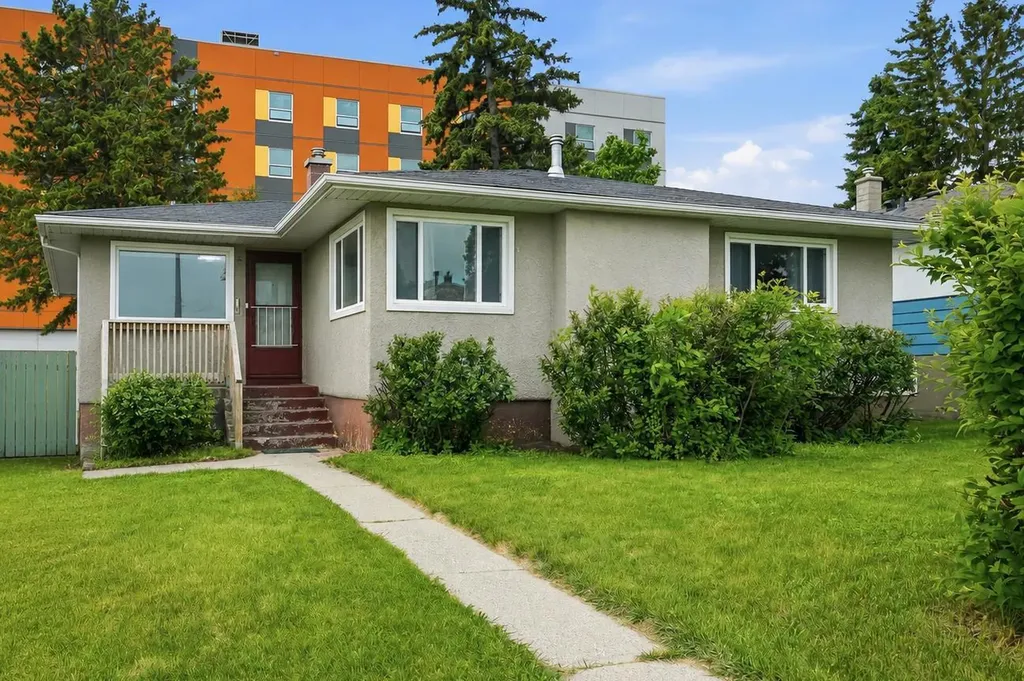 111 42 Avenue NE Calgary AB T2E 2N5