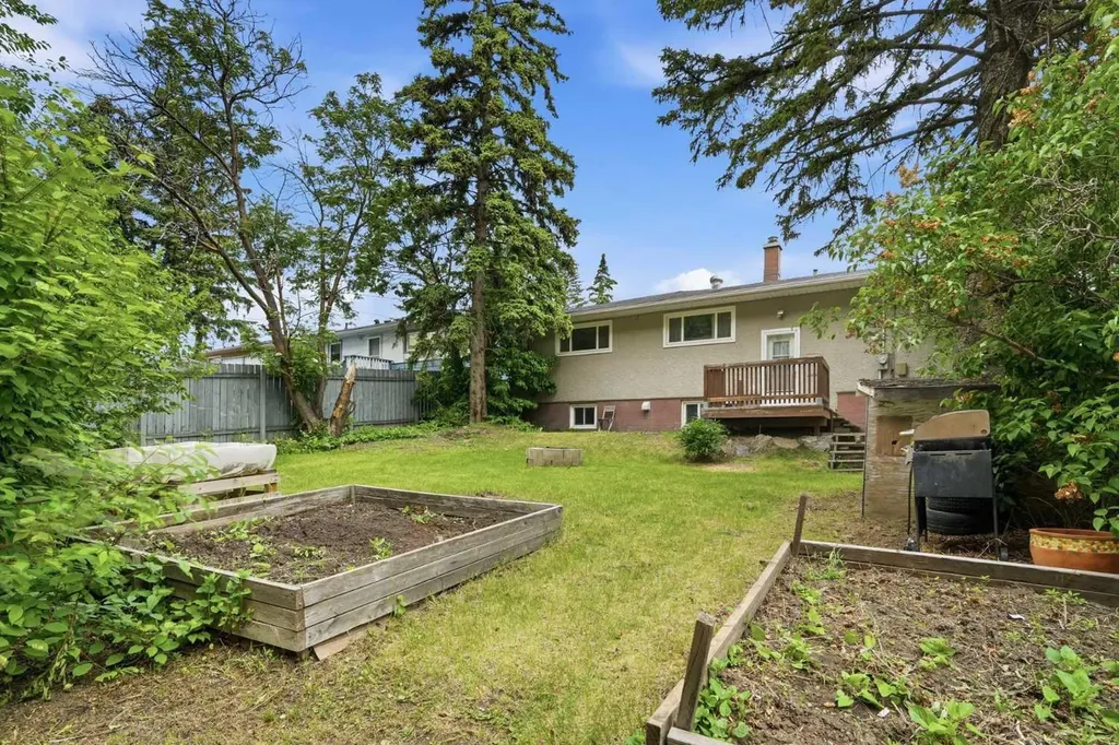 111 42 Avenue NE Calgary AB T2E 2N5