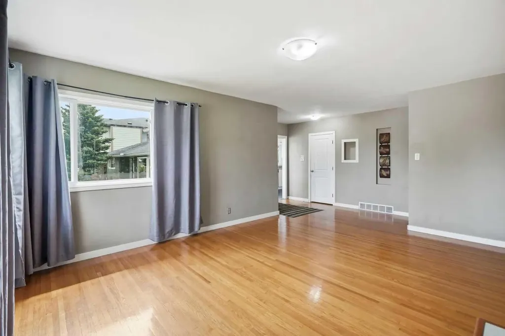 111 42 Avenue NE Calgary AB T2E 2N5