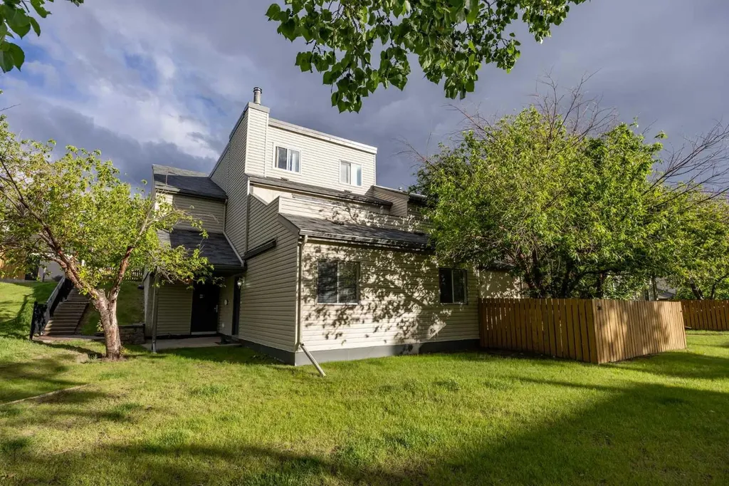 1540 29 Street NW Calgary AB T2N4M1