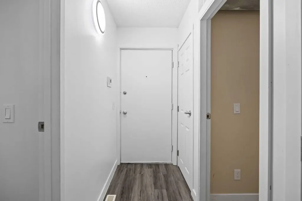 1540 29 Street NW Calgary AB T2N4M1