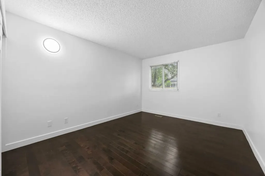 1540 29 Street NW Calgary AB T2N4M1