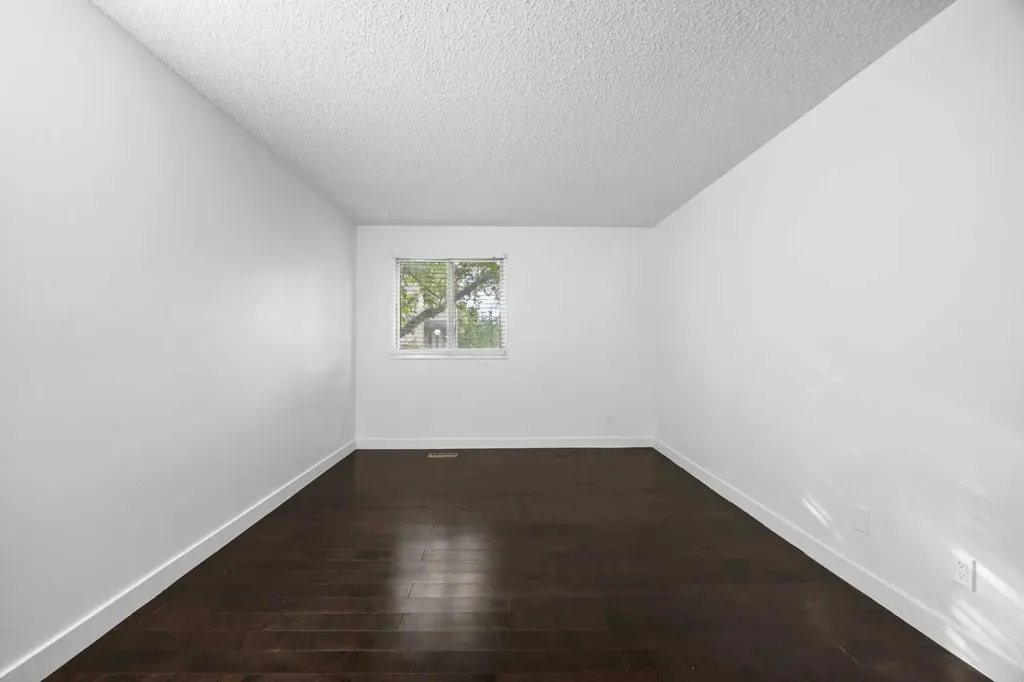 1540 29 Street NW Calgary AB T2N4M1