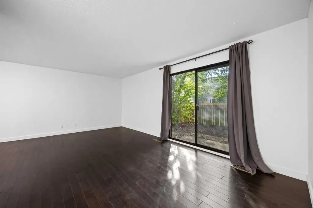 1540 29 Street NW Calgary AB T2N4M1