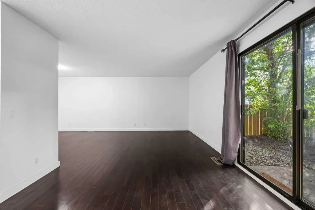 1540 29 Street NW Calgary AB T2N4M1