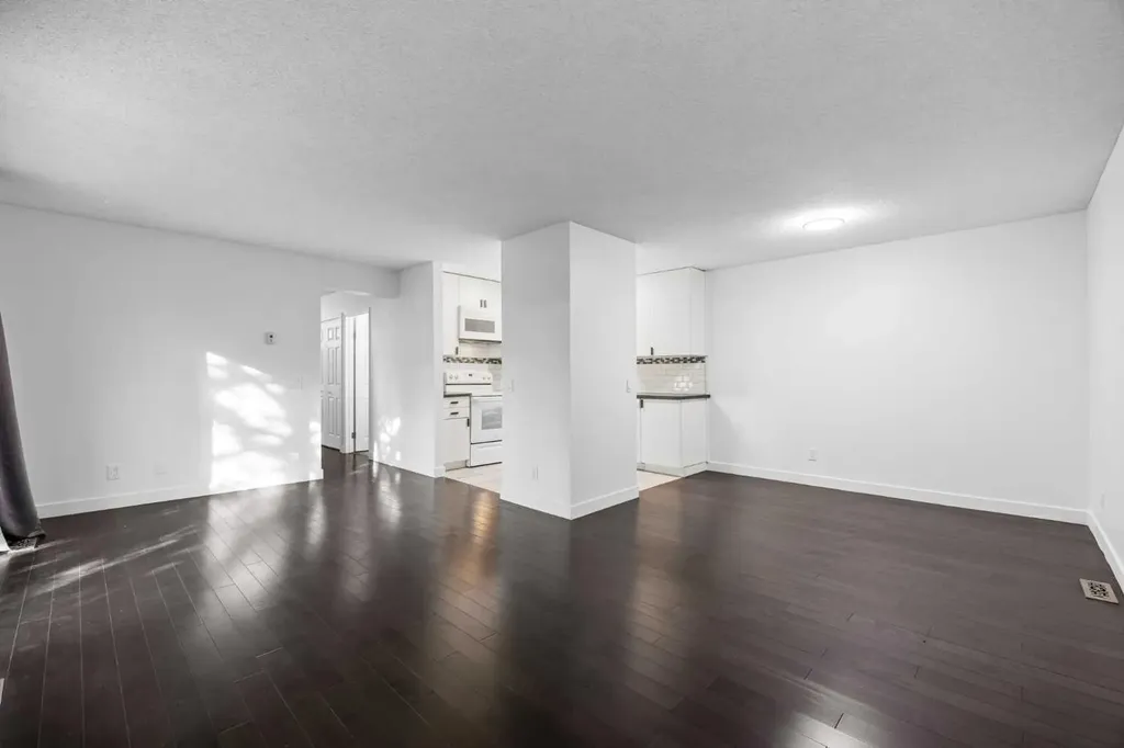 1540 29 Street NW Calgary AB T2N4M1