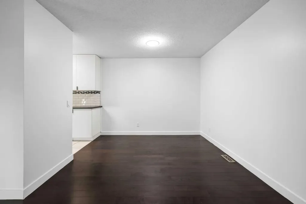 1540 29 Street NW Calgary AB T2N4M1