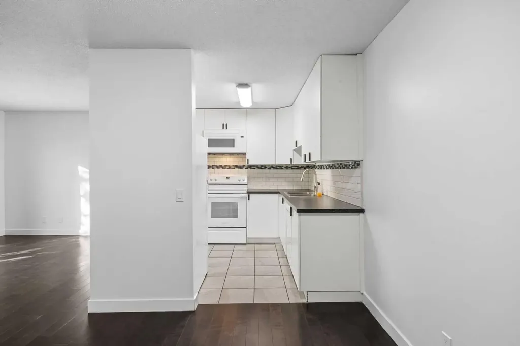 1540 29 Street NW Calgary AB T2N4M1