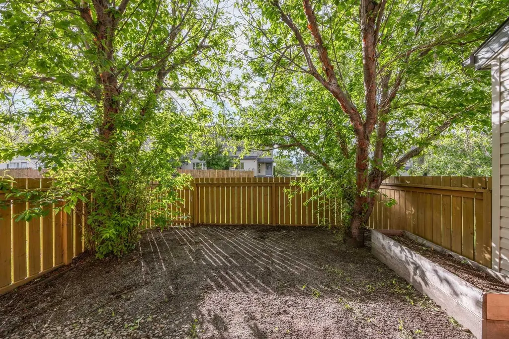 1540 29 Street NW Calgary AB T2N4M1
