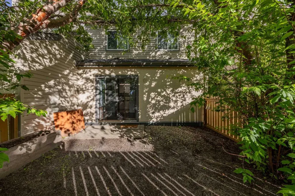 1540 29 Street NW Calgary AB T2N4M1