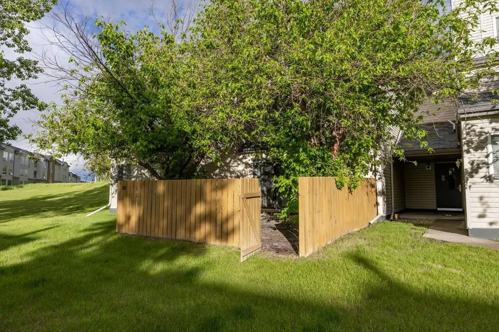 1540 29 Street NW Calgary AB T2N4M1