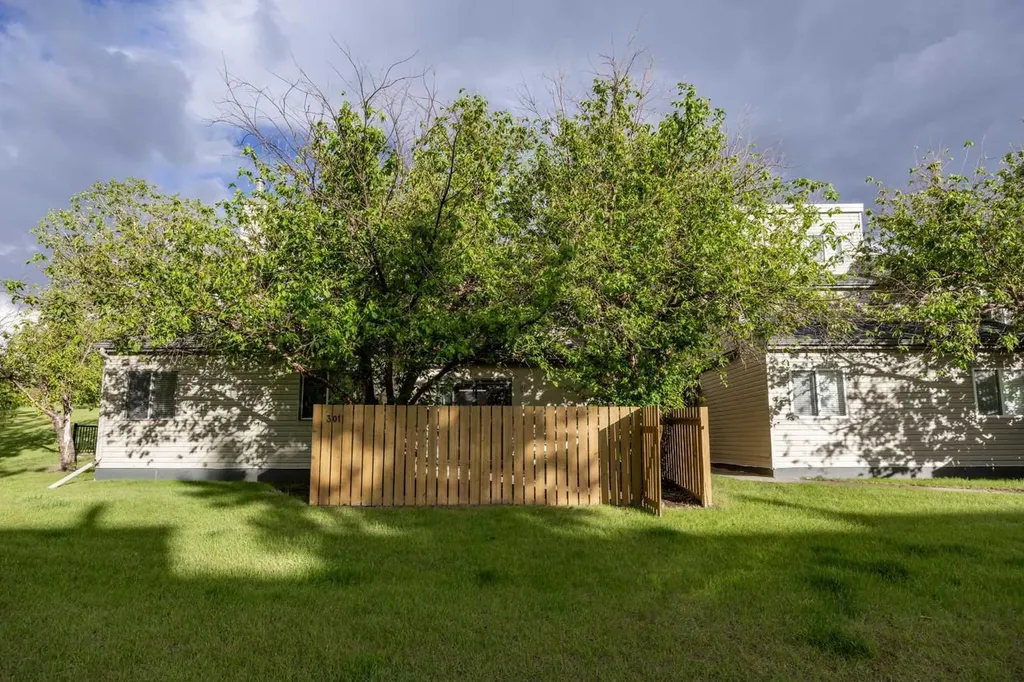1540 29 Street NW Calgary AB T2N4M1