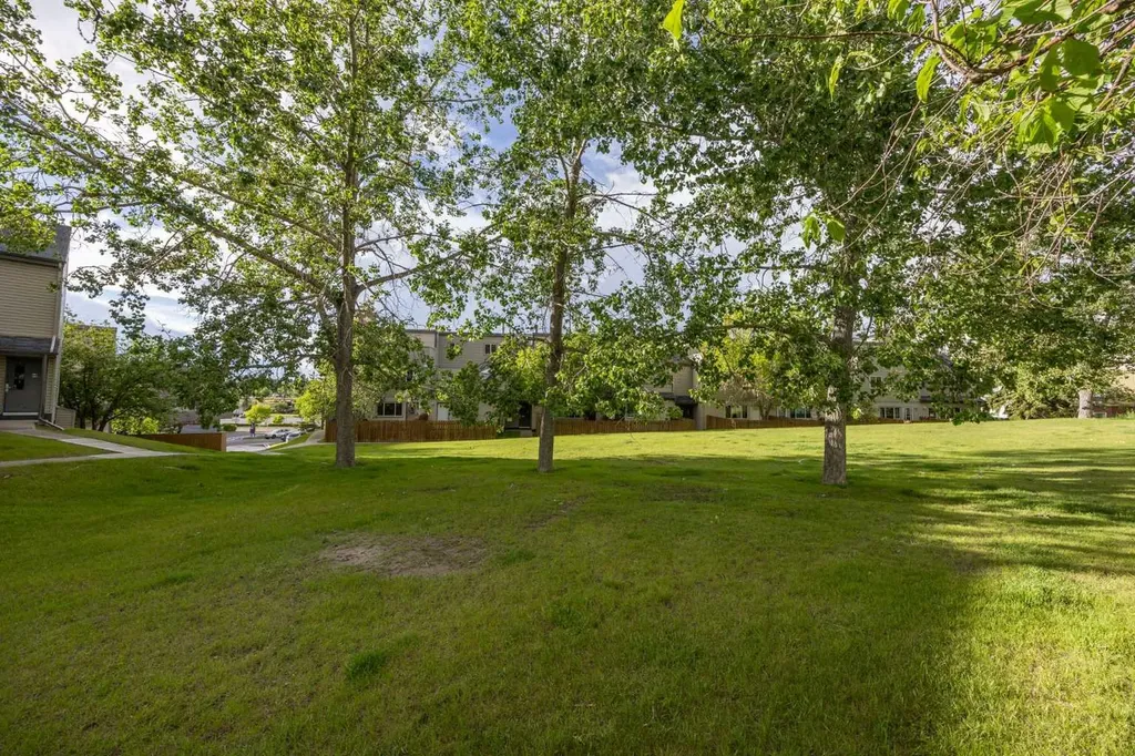 1540 29 Street NW Calgary AB T2N4M1