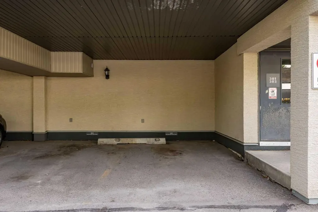 1540 29 Street NW Calgary AB T2N4M1