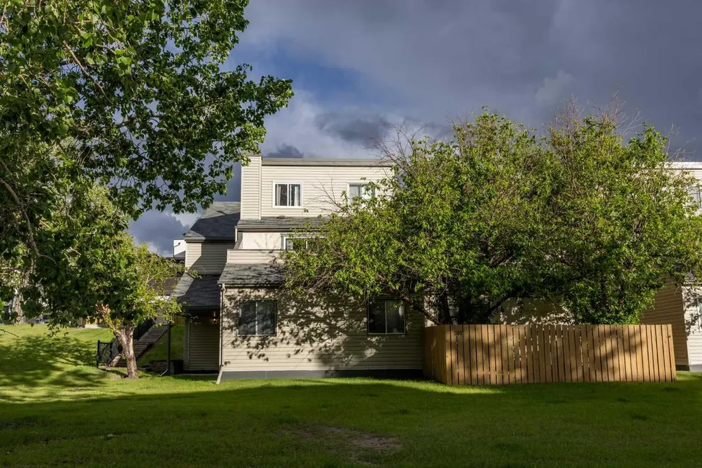 1540 29 Street NW Calgary AB T2N4M1