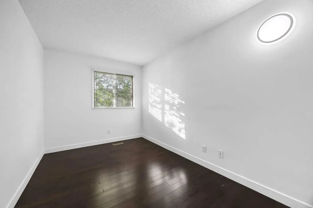 1540 29 Street NW Calgary AB T2N4M1