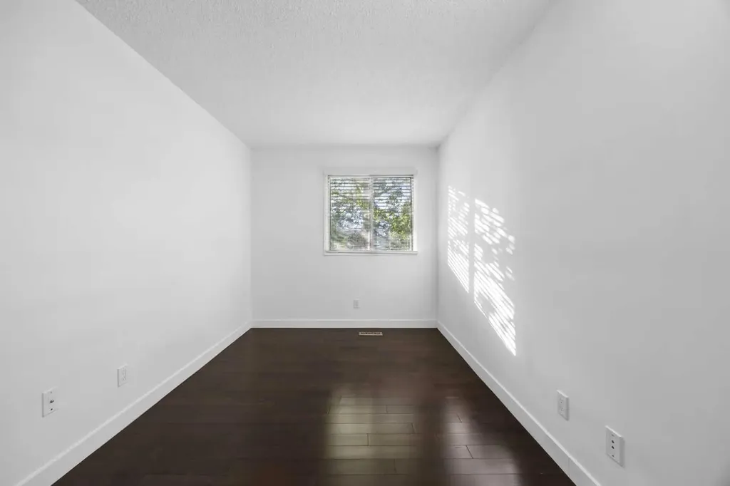 1540 29 Street NW Calgary AB T2N4M1