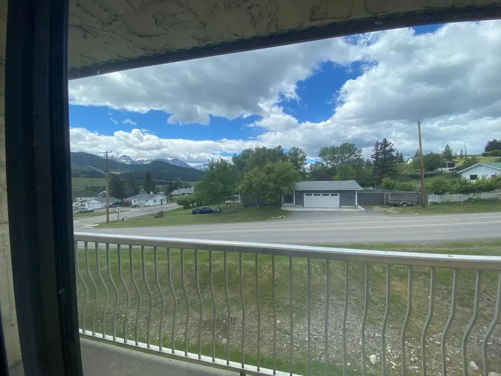8601 22 Avenue Coleman AB T0K 0M0