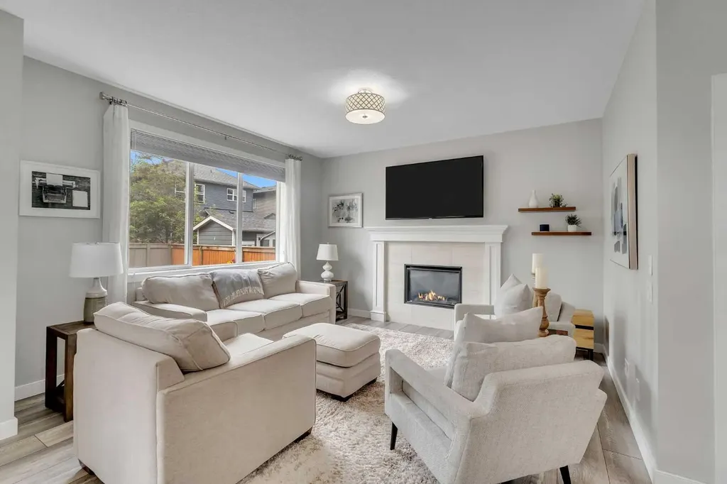 796 Coopers Crescent SW Airdrie AB T4B 4C3