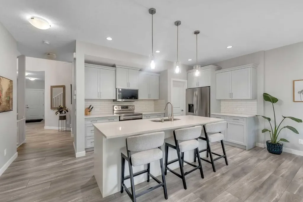 796 Coopers Crescent SW Airdrie AB T4B 4C3