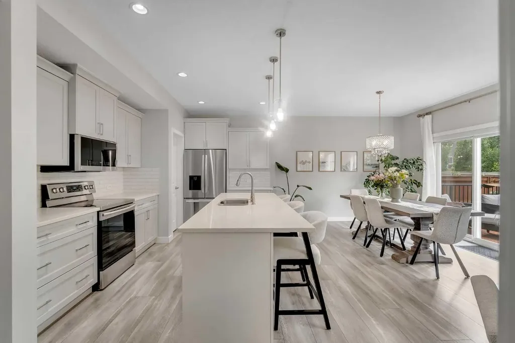796 Coopers Crescent SW Airdrie AB T4B 4C3