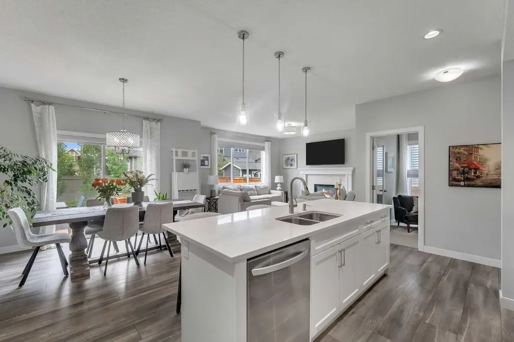 796 Coopers Crescent SW Airdrie AB T4B 4C3