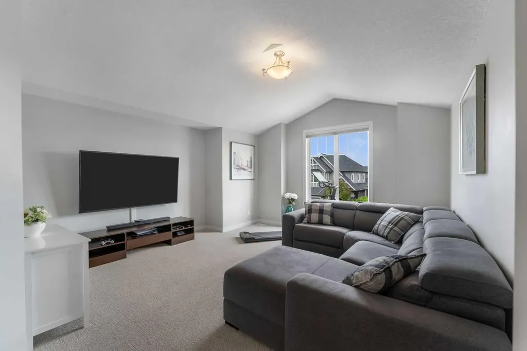 796 Coopers Crescent SW Airdrie AB T4B 4C3