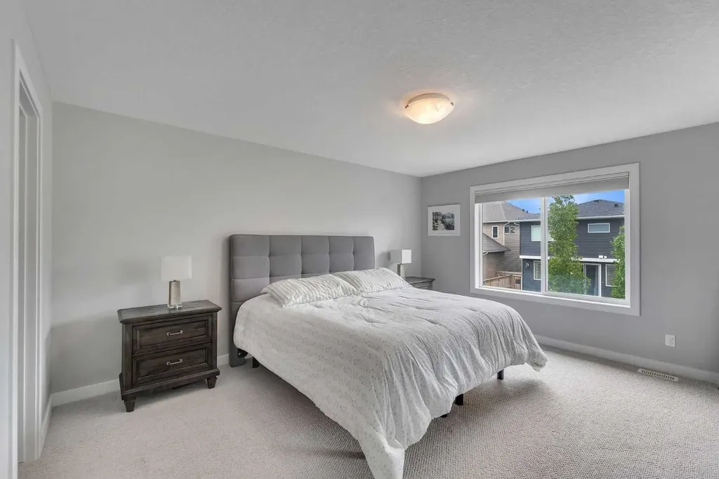 796 Coopers Crescent SW Airdrie AB T4B 4C3
