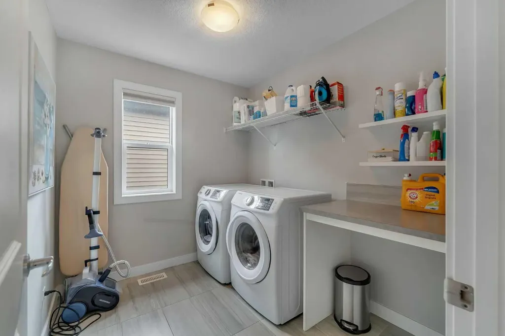796 Coopers Crescent SW Airdrie AB T4B 4C3