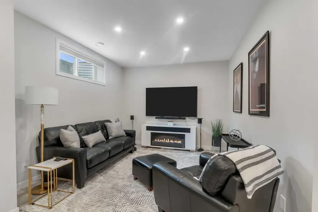 796 Coopers Crescent SW Airdrie AB T4B 4C3